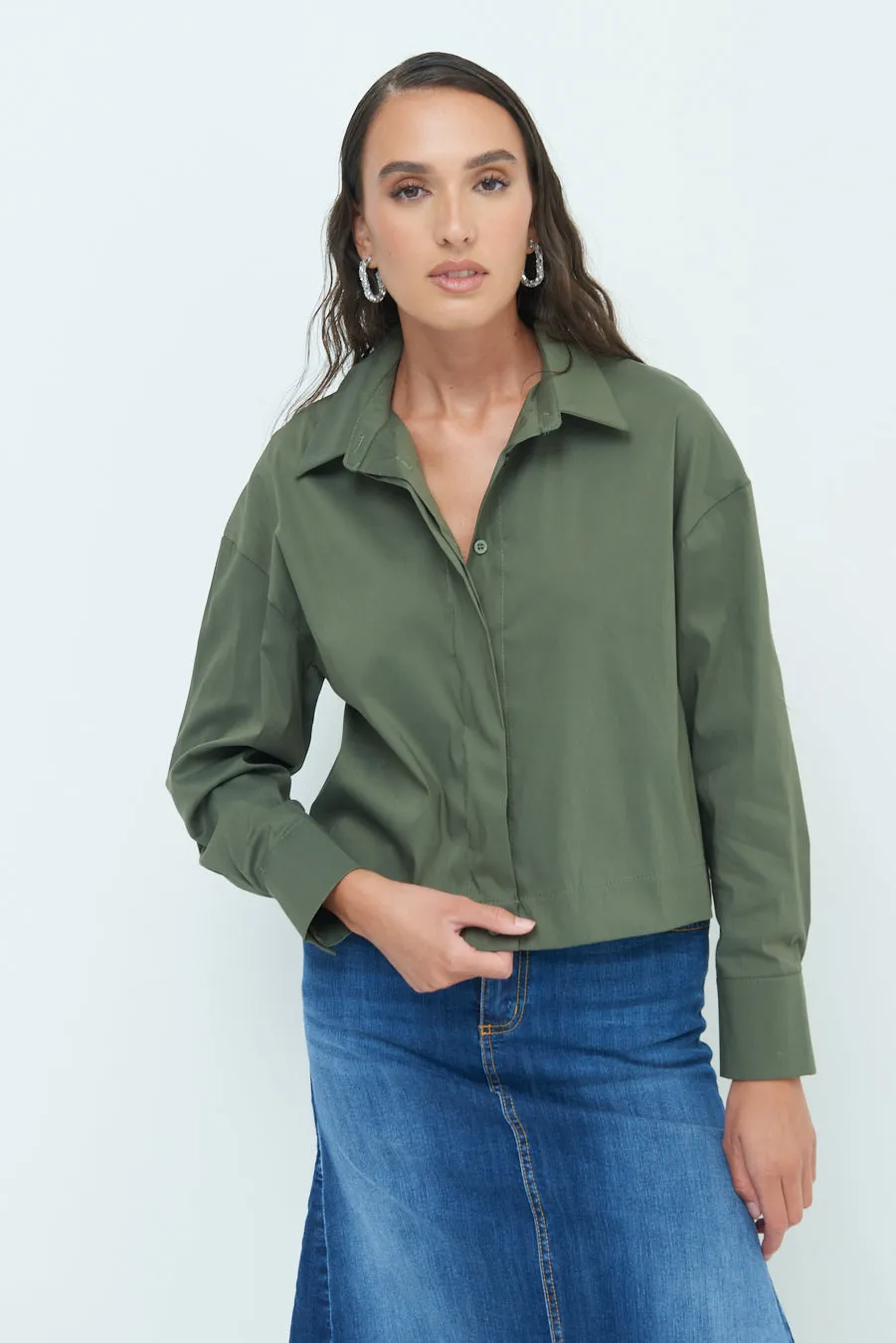 Long sleeve button-up shirt with classic collar wholesale