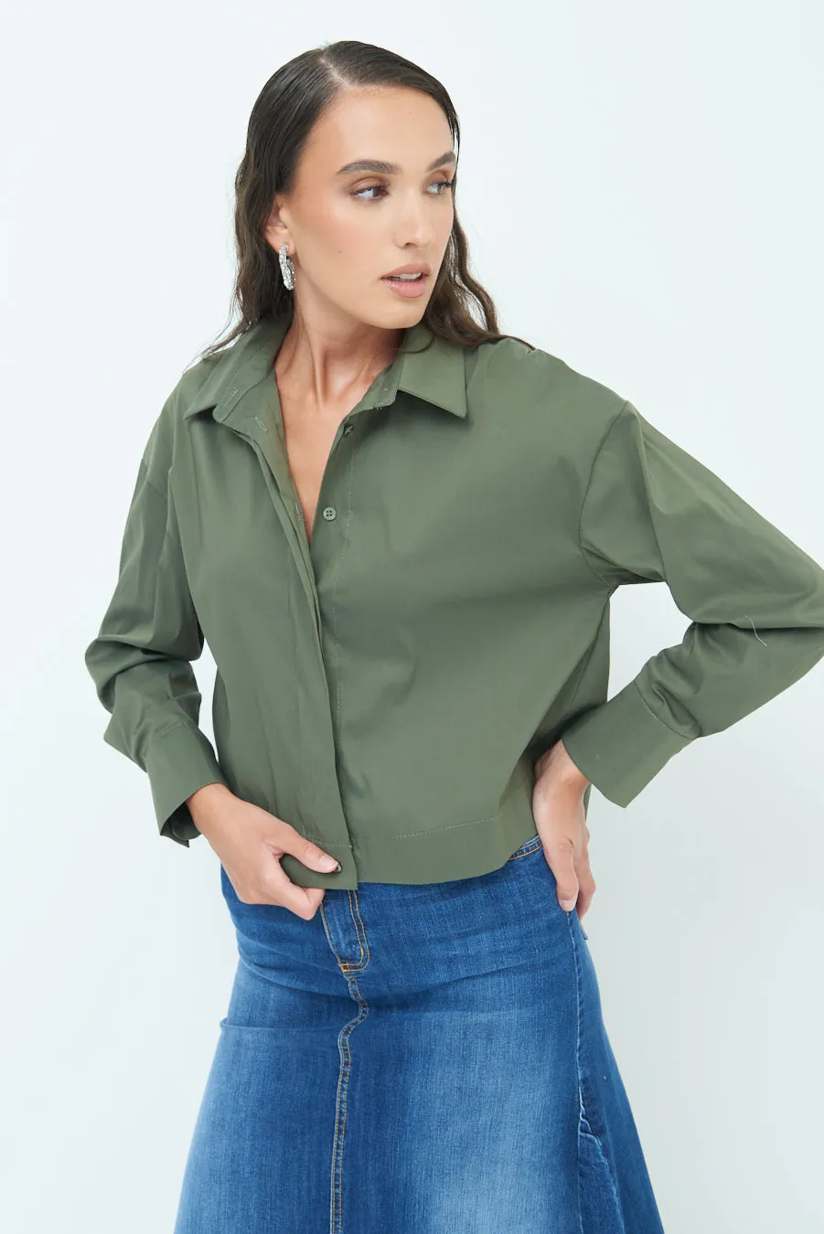 Long sleeve button-up shirt with classic collar wholesale